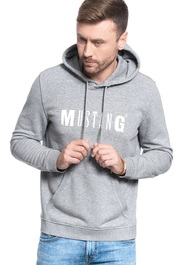 Mustang - MUSTANG BLUZA Hoody MID GREY MELANGE 1006289 4140. Typ kołnierza: kaptur. Kolor: szary