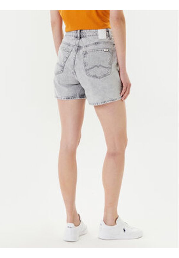 Mustang Szorty jeansowe Charlotte 1016558 Szary Mom Fit. Kolor: szary. Materiał: bawełna
