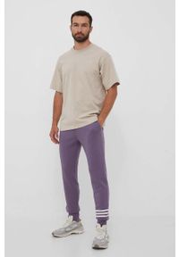 adidas Originals spodnie dresowe kolor fioletowy z aplikacją. Kolor: fioletowy. Materiał: dresówka. Wzór: aplikacja #4