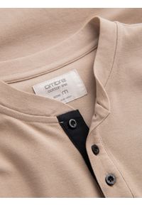 Ombre Clothing - Koszulka męska polo bez kołnierzyka - beżowa V5. Typ kołnierza: polo, bez kołnierzyka. Kolor: beżowy. Materiał: bawełna. Długość: długie #4
