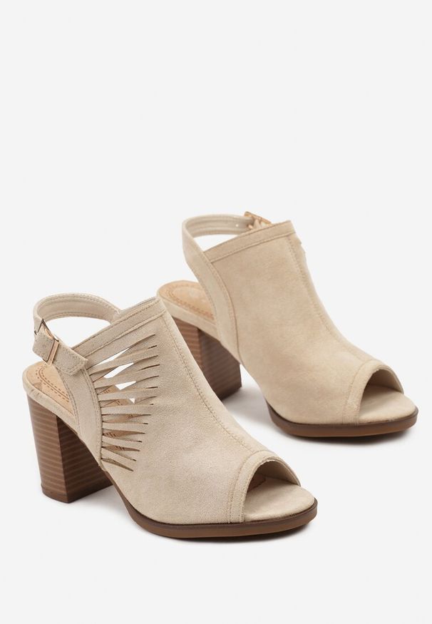 Renee - Beżowe Sandały Peep Toe na Słupku z Ozdobnymi Wycięciami i Sprzączką Riavia. Nosek buta: otwarty. Zapięcie: sprzączka. Kolor: beżowy. Obcas: na słupku. Styl: elegancki, wizytowy. Wysokość obcasa: średni