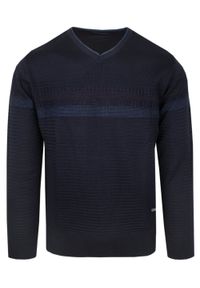 Elegancki Męski Sweter z Dekoltem w Serek (V-Neck) - Trikko - Granatowy. Okazja: na spotkanie biznesowe, do pracy, na co dzień. Typ kołnierza: dekolt w serek. Kolor: niebieski. Materiał: bawełna, akryl. Styl: elegancki