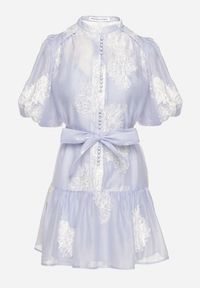 Born2be - Jasnoniebieska Koszulowa Przezroczysta Sukienka z Bawełną Haftami i Paskiem Lirulira. Okazja: na co dzień. Kolor: niebieski. Materiał: bawełna. Wzór: haft. Sezon: lato. Typ sukienki: koszulowe. Styl: casual, elegancki #2