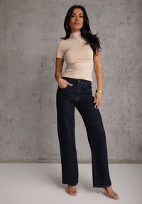 Renee - Jasnobeżowy Wiskozowy T-shirt o Dopasowanym Kroju z Golfem Isomina. Okazja: na imprezę, na co dzień. Typ kołnierza: golf. Kolor: beżowy. Materiał: wiskoza. Styl: casual #3