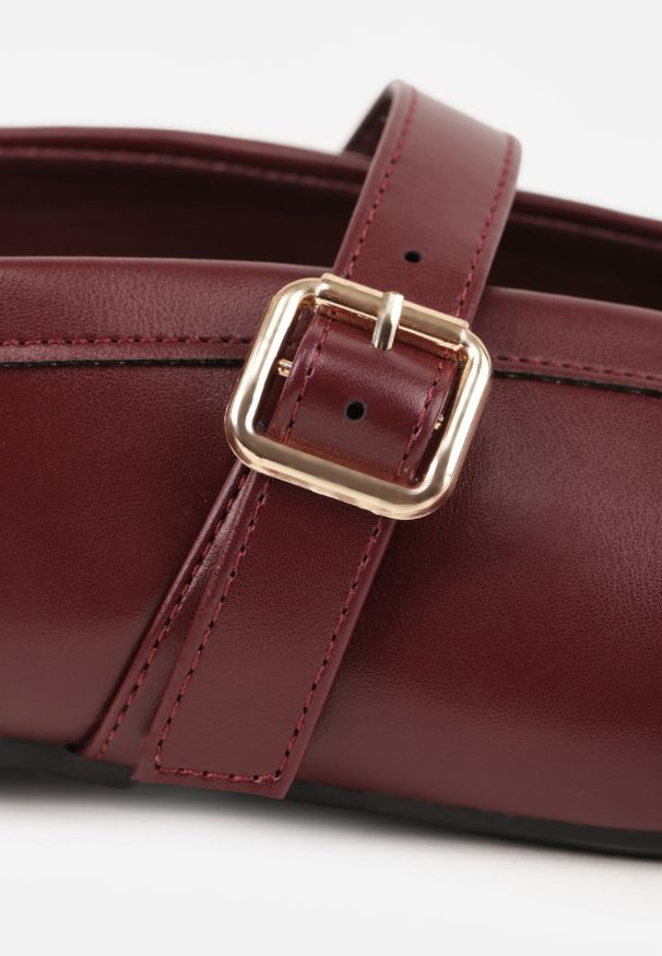 Born2be - Bordowe Balerinki Vices ze Skórzaną Wkładką i Paskiem ze Sprzączką Coplenda. Okazja: na co dzień, do pracy, na spotkanie biznesowe. Zapięcie: pasek. Kolor: czerwony. Materiał: skóra. Obcas: na obcasie. Styl: casual, biznesowy, elegancki. Wysokość obcasa: średni