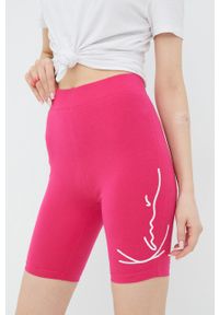 Karl Kani szorty damskie kolor różowy z aplikacją high waist. Stan: podwyższony. Kolor: różowy. Wzór: aplikacja