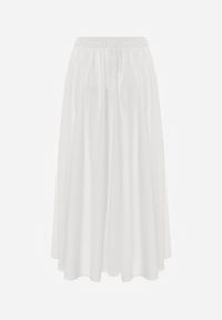 Born2be - Biała Rozkloszowana Spódnica z Wysokim Stanem Ismotis. Okazja: na co dzień. Stan: podwyższony. Kolekcja: plus size. Kolor: biały. Styl: casual #5