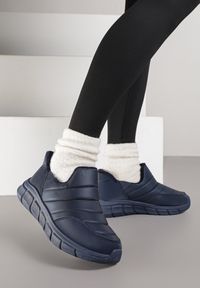 Renee - Granatowe Sneakersy Śniegowce na Platformie z Tłoczeniem i Pikowaną Cholewką Vermina. Okazja: na co dzień. Kolor: niebieski. Materiał: dresówka. Szerokość cholewki: normalna. Obcas: na platformie
