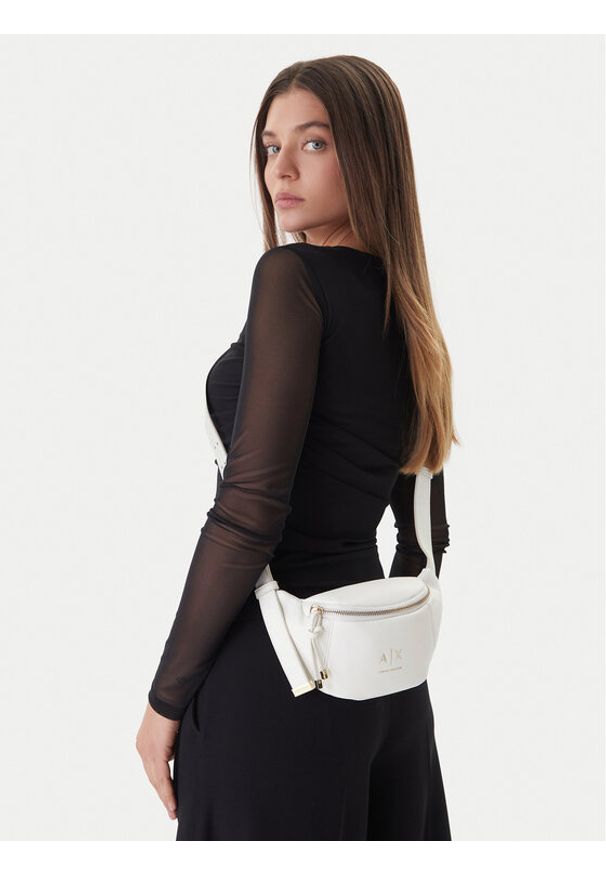 Armani Exchange Nerka XW002655 AF19902 U0011 Biały. Kolor: biały. Materiał: skóra