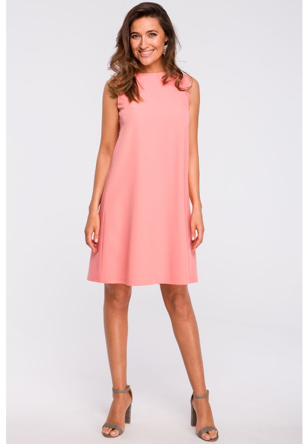 e-margeritka - Sukienka z dekoltem na plecach różowa - 2xl. Kolor: różowy. Materiał: poliester, elastan, wiskoza, tkanina, materiał. Typ sukienki: trapezowe. Styl: elegancki