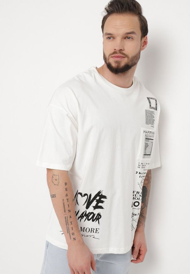 Born2be - Biała Koszulka z Bawełny z Krótkim Rękawem i Nadrukiem Heulwen. Okazja: na co dzień. Kolor: biały. Materiał: bawełna. Długość rękawa: krótki rękaw. Długość: krótkie. Wzór: nadruk. Styl: casual