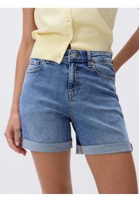 Reserved - Jeansowe szorty z podwiniętymi nogawkami - niebieski. Kolor: niebieski. Materiał: jeans