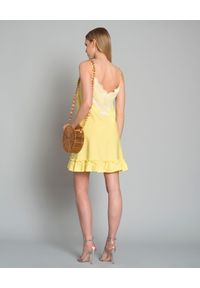 Pinko - PINKO - Sukienka z kryształami. Kolor: żółty. Materiał: koronka. Długość rękawa: na ramiączkach. Wzór: aplikacja, koronka. Sezon: lato. Styl: elegancki #5