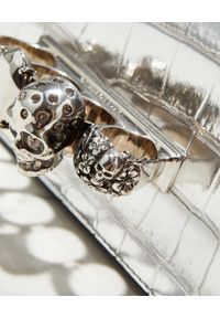 Alexander McQueen - ALEXANDER MCQUEEN - Srebrna torebka z pierścieniami. Kolor: srebrny. Wzór: aplikacja. Materiał: z tłoczeniem, zdobione. Rodzaj torebki: na ramię #3