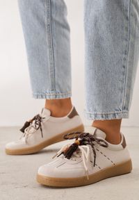 Born2be - Beżowe Sneakersy w Stylu Retro Tenisówek z Podwójnym Sznurowaniem i Frędzlami Salmisa. Okazja: na co dzień. Zapięcie: sznurówki. Kolor: beżowy. Materiał: jeans, dzianina #1