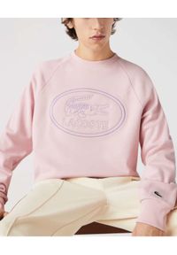 Lacoste - LACOSTE - Różowa bluza z haftowanym logo. Kolor: różowy, wielokolorowy, fioletowy. Materiał: jeans, bawełna, polar. Długość rękawa: raglanowy rękaw. Wzór: haft. Sezon: lato, wiosna. Styl: vintage #1
