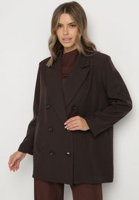 Born2be - Ciemnobrązowa Dwurzędowa Marynarka o Pudełkowym Kroju Nilinne. Okazja: na co dzień, na spacer. Kolor: brązowy. Materiał: jeans. Styl: casual, elegancki