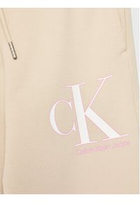Calvin Klein Jeans Spodnie dresowe Monogram IG0IG01985 Beżowy Regular Fit. Kolor: beżowy. Materiał: bawełna #3