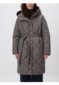 Reserved - Długa kurtka z wiązaniem - brązowy. Kolor: brązowy. Materiał: materiał. Długość: długie #1