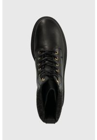 TOMMY HILFIGER - Tommy Hilfiger botki skórzane FEMININE FELT LACE UP BOOTIE damskie kolor czarny na płaskim obcasie ocieplone FW0FW07500. Zapięcie: sznurówki. Kolor: czarny. Materiał: skóra. Obcas: na obcasie. Styl: klasyczny. Wysokość obcasa: niski #5