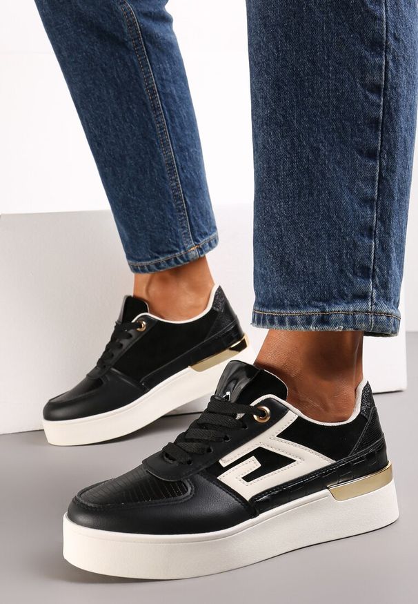 Renee - Czarne Sznurowane Sneakersy na Grubej Podeszwie z Metaliczną Wstawką Faeline. Kolor: czarny. Materiał: materiał