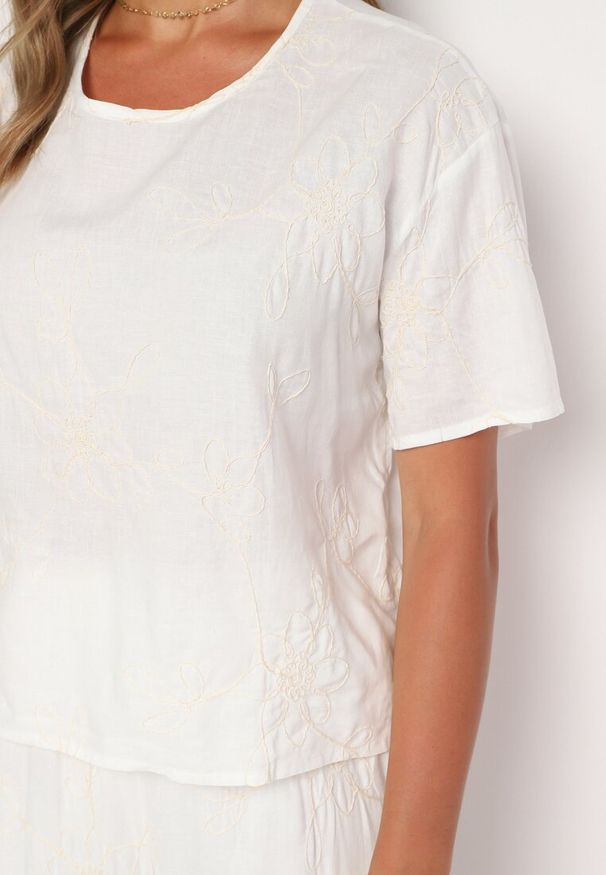 Born2be - Biały Komplet T-shirt i Szerokie Spodnie Zdobiony Wyszywanymi Kwiatami Namsaria. Kolor: biały. Materiał: materiał. Wzór: aplikacja, kwiaty