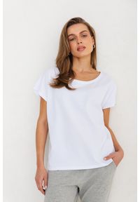 T-SHIRT ALICE BIAŁY One size - Flawless. Okazja: na co dzień. Kolor: biały. Materiał: skóra, dresówka, bawełna, jeans, elastan. Styl: casual