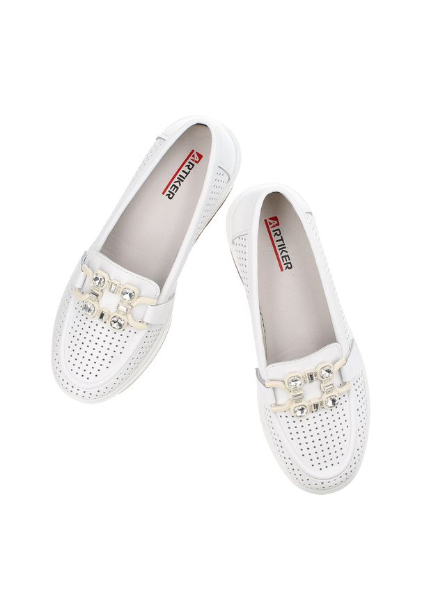 Białe Półbuty Artiker Stylowe Obuwie Damskie. Kolor: biały. Materiał: skóra. Sezon: lato. Styl: elegancki