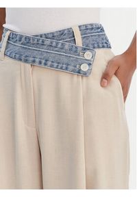 Desigual Spodnie materiałowe 26SWPW28 Beżowy Regular Fit. Kolor: beżowy. Materiał: syntetyk #2