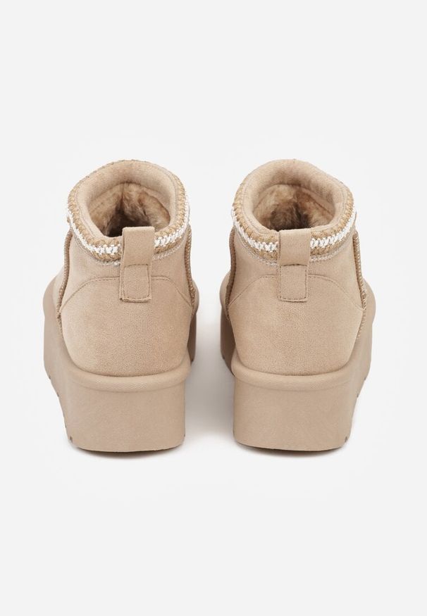 Renee - Ciemnobeżowe Śniegowce na Platformie z Haftem przy Cholewce Sewnera. Okazja: na co dzień, na spacer. Kolor: beżowy. Materiał: dzianina, jeans, puch. Szerokość cholewki: normalna. Wzór: haft. Sezon: zima. Obcas: na platformie. Styl: casual