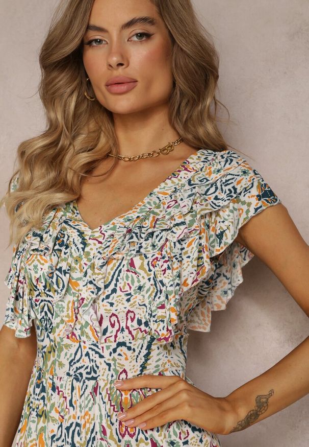 Renee - Biało-Beżowa Wiskozowa Sukienka Maxi z Pomponami i Gumką w Talii Belmona. Kolor: biały. Materiał: wiskoza. Wzór: aplikacja. Sezon: lato, wiosna. Długość: maxi