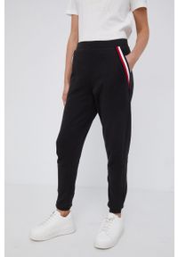 TOMMY HILFIGER - Tommy Hilfiger Spodnie damskie kolor czarny gładkie. Kolor: czarny. Materiał: skóra, dzianina, włókno. Wzór: gładki #1