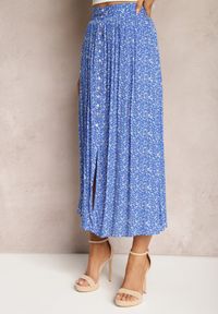 Renee - Niebieska Maxi Spódnica Rozkloszowana w Kwiaty z Guzikami Kessame. Okazja: na co dzień, na spacer. Kolor: niebieski. Wzór: kwiaty. Sezon: lato. Styl: casual #4