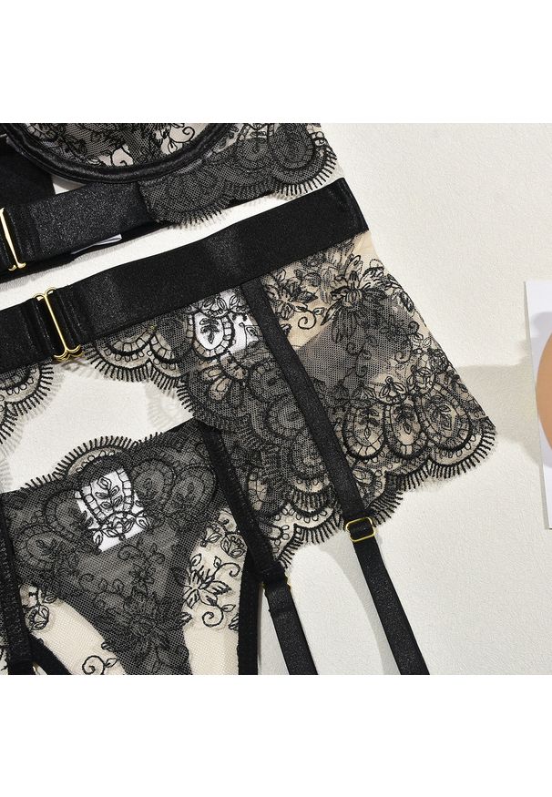 Intica - Komplet bielizny koronkowej z push-upem i pasem do pończoch Egypt. Kolor: biały. Materiał: koronka. Wzór: koronka