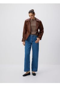 Reserved - T-shirt z domieszką jedwabiu - brązowy. Kolor: brązowy. Materiał: jedwab