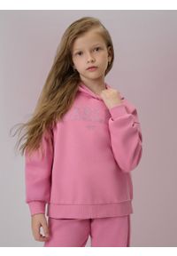 4f - 4F Bluza dresowa loose z kapturem dziewczęca - różowa 146/152 (10-12 lat). Okazja: na co dzień. Typ kołnierza: kaptur. Kolor: różowy. Materiał: dresówka. Wzór: aplikacja. Sezon: lato. Styl: klasyczny, casual #1