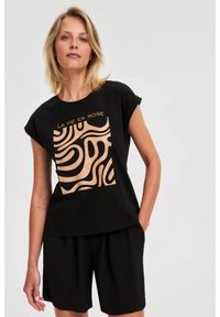MOODO - T-shirt z geometrycznym nadrukiem czarny. Kolor: czarny. Materiał: bawełna. Wzór: geometria, nadruk