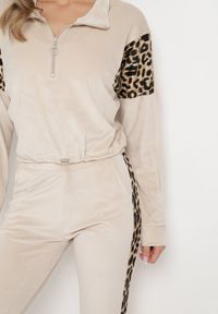 Born2be - Beżowy Welurowy Komplet Dresowy Krótka Bluza i Spodnie z Wstawkami w Cętki Kilima. Kolor: beżowy. Materiał: welur, dresówka. Wzór: aplikacja