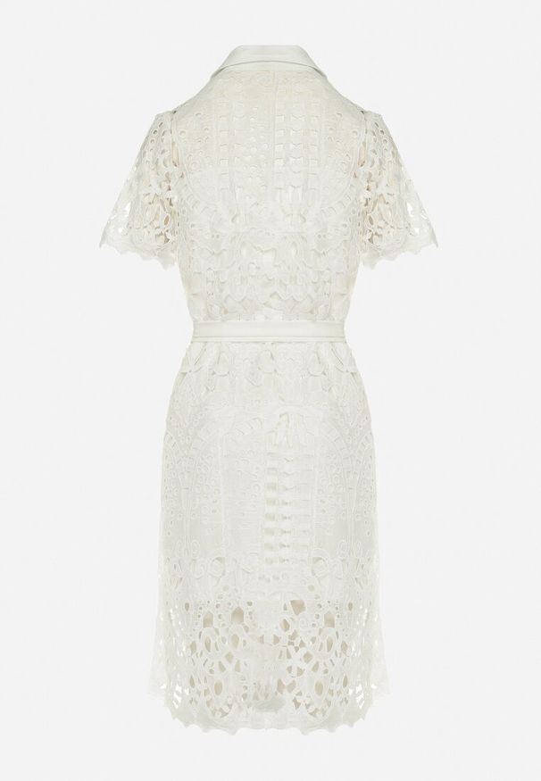 Born2be - Biała Ażurowa Sukienka Koszulowa Midi z Wiązanym Paskiem Pamy. Kolor: biały. Materiał: materiał, koronka. Długość rękawa: krótki rękaw. Wzór: ażurowy. Typ sukienki: koszulowe. Styl: klasyczny. Długość: midi