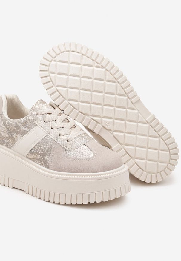 Born2be - Beżowe Sneakersy w Stylu Tenisówek na Platformie z Tłoczeniami Ozdobione Wężowym Printem Firreis. Okazja: na co dzień. Kolor: beżowy. Materiał: jeans. Wzór: aplikacja, nadruk. Obcas: na platformie