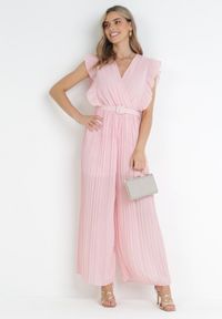 Born2be - Różowy Plisowany Kombinezon z Szerokimi Nogawkami i Wiązanym Paskiem Audra. Okazja: na co dzień. Kolor: różowy. Sezon: wiosna, lato. Styl: casual, elegancki #4