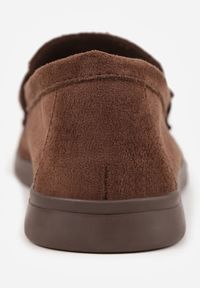 Renee - Brązowe Mokasyny Ozdobione Metaliczną Klamrą Murielori. Nosek buta: okrągły. Zapięcie: klamry. Kolor: brązowy. Materiał: zamsz, skóra. Wzór: aplikacja. Obcas: na obcasie. Wysokość obcasa: niski #3