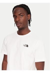 The North Face T-Shirt Half Dome Photo NF0A8EE9 Biały Regular Fit. Kolor: biały. Materiał: bawełna #5