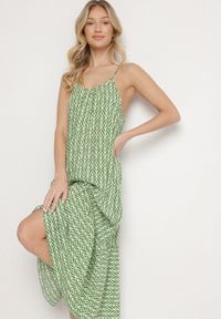 Born2be - Zielona Bawełniana Sukienka Rozkloszowana z Geometrycznym Wzorem Niladora. Okazja: na co dzień. Kolor: zielony. Materiał: bawełna. Długość rękawa: na ramiączkach. Wzór: geometria. Sezon: lato. Styl: casual #2