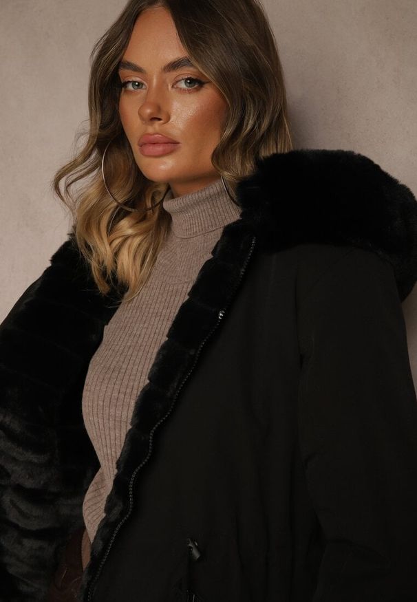 Renee - Czarna Kurtka Parka Dwustronna z Futerkiem i Kapturem Alerisse. Okazja: na spacer, na imprezę. Kolor: czarny. Materiał: futro. Wzór: gładki