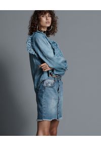 ONETEASPOON - Jeansowa spódnica z guzikami. Stan: podwyższony. Kolor: niebieski. Materiał: jeans. Wzór: aplikacja. Styl: klasyczny #4