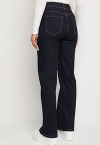 Born2be - Niebieskie Jeansy z Wysokim Stanem i Prostą Nogawką Hinattia. Okazja: na co dzień. Stan: podwyższony. Kolor: niebieski. Styl: casual, elegancki