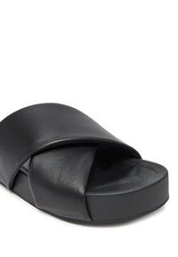 HÖGL Klapki Celeste 9-102910 Czarny. Kolor: czarny. Materiał: skóra