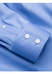 Ombre Clothing - Klasyczna męska koszula SLIM FIT z satynowej tkaniny – niebieska V2. Okazja: na spotkanie biznesowe, do pracy, na co dzień. Typ kołnierza: kołnierzyk klasyczny. Kolor: niebieski. Materiał: satyna, tkanina. Wzór: gładki. Styl: klasyczny #8