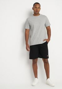 Born2be - Czarne Szorty z Bawełną Dresowe z Gumką w Pasie Lirasene. Okazja: na co dzień. Kolor: czarny. Materiał: bawełna, dresówka. Styl: casual